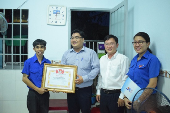 Lớp học đặc biệt của anh công nhân có tấm lòng với trẻ em nghèo ảnh 2